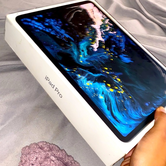 iPad Pro 11 1st gen. & new gen apple pen paid $450 out the door for both. - Picture 3 of 5